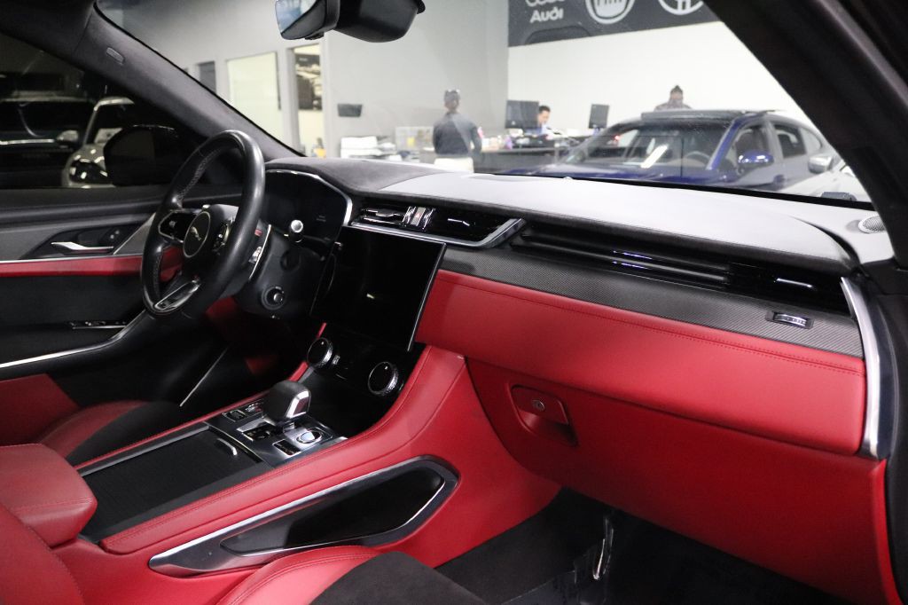 2021 Jaguar F-PACE Image 24
