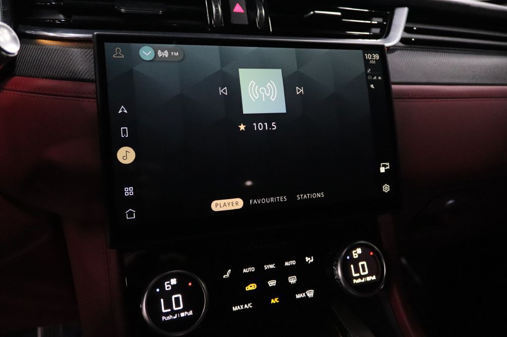 2021 Jaguar F-PACE Image 31