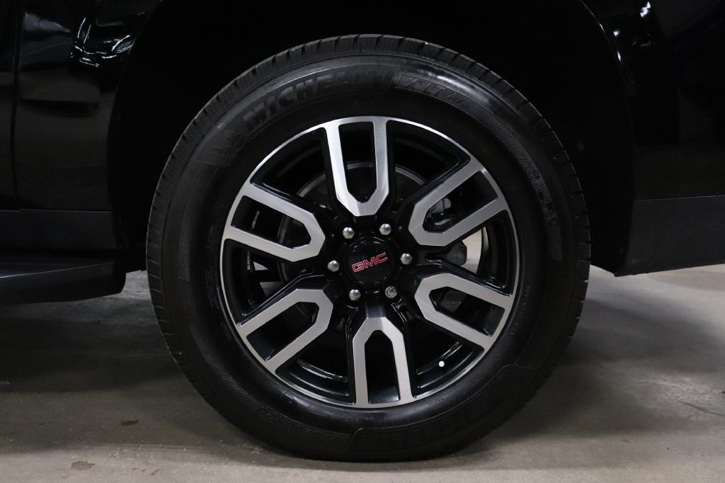 2022 GMC Yukon Image 38