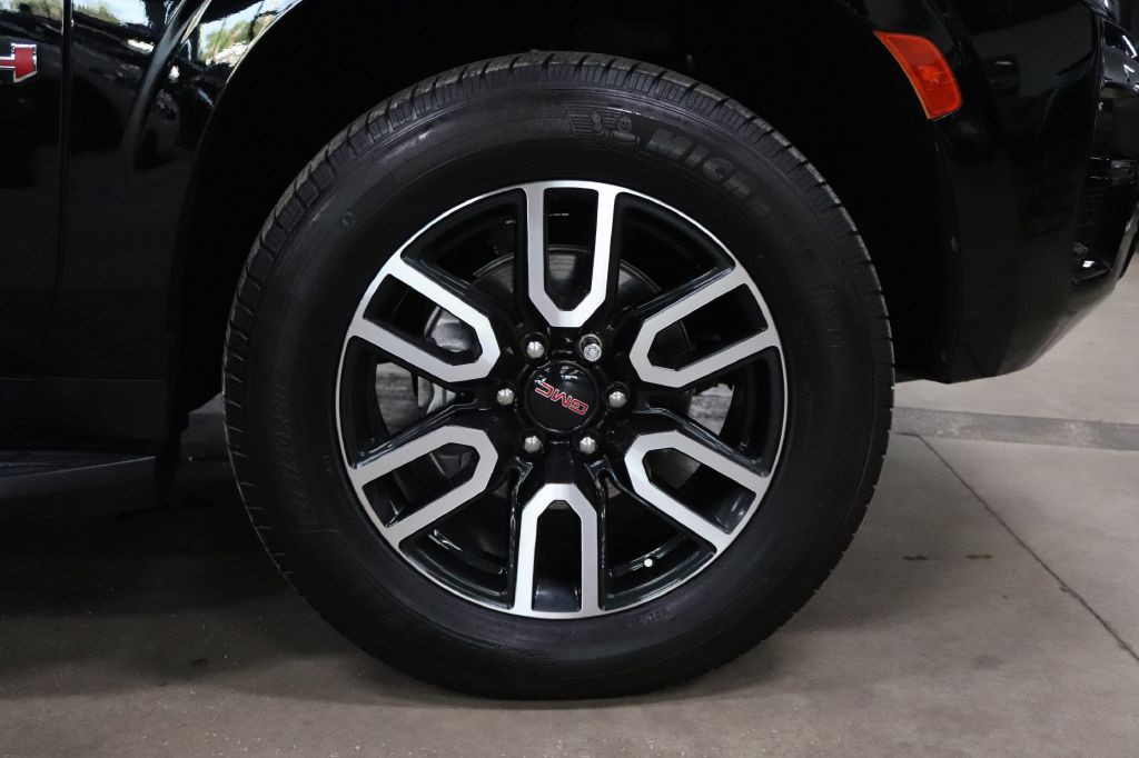 2022 GMC Yukon Image 40