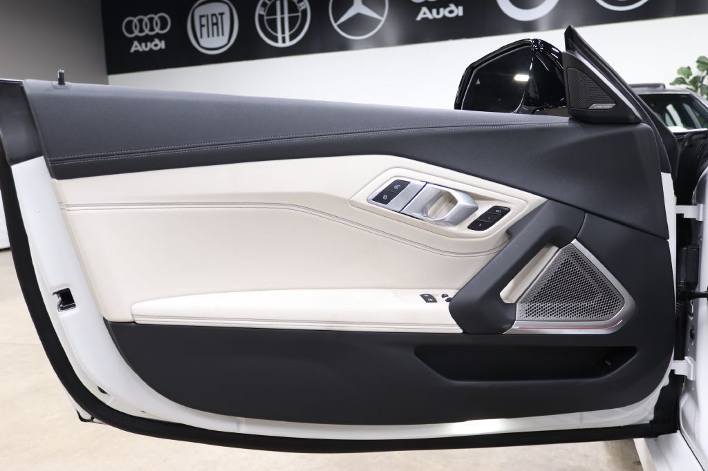 2025 BMW Z4 Image 16
