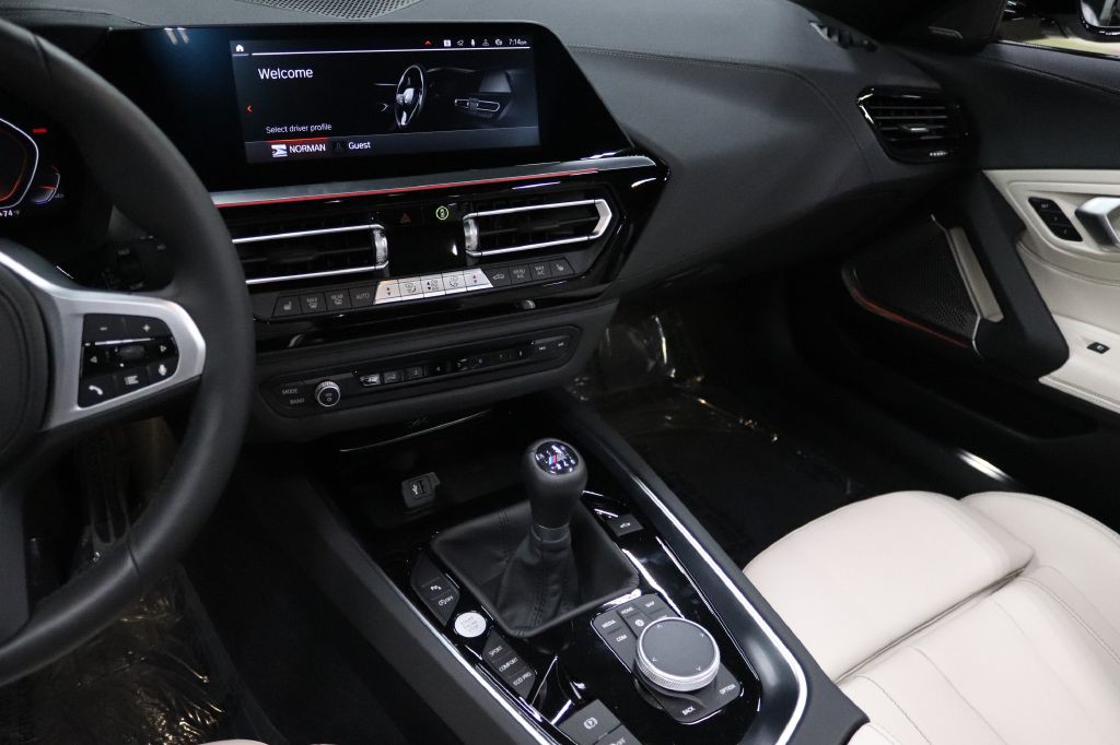 2025 BMW Z4 Image 29