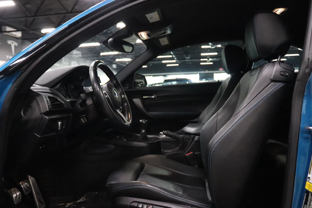 2017 BMW M2 Image 11