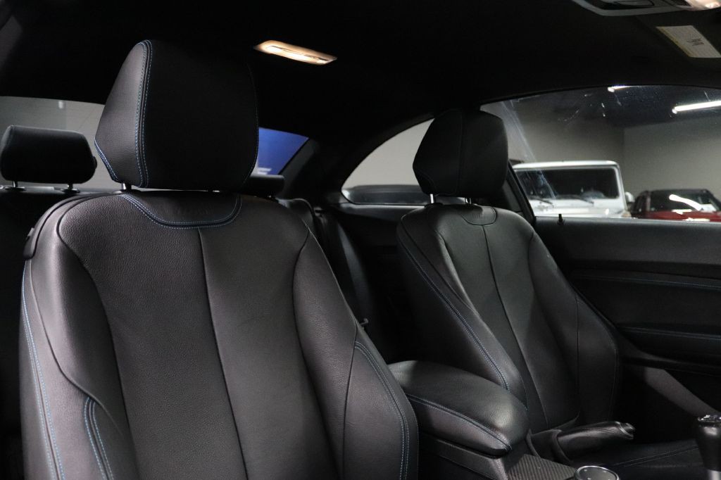 2017 BMW M2 Image 17