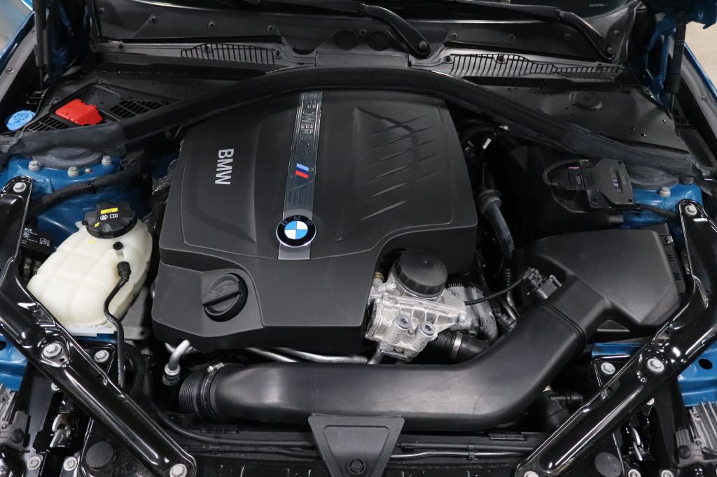 2017 BMW M2 Image 19