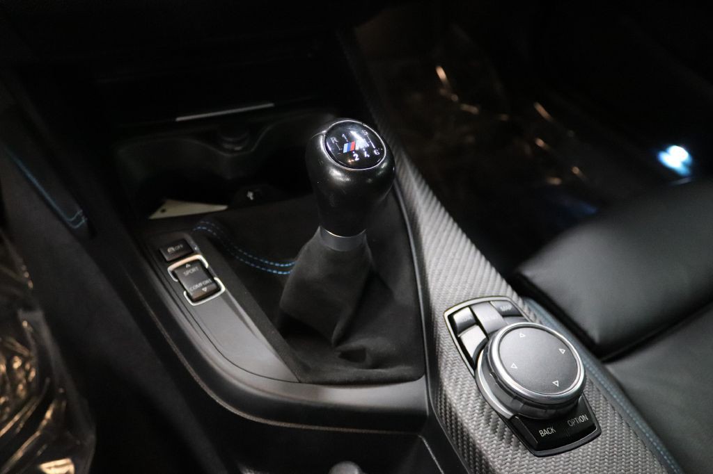 2017 BMW M2 Image 24