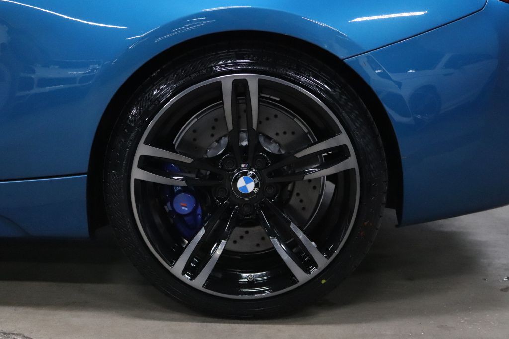 2017 BMW M2 Image 32
