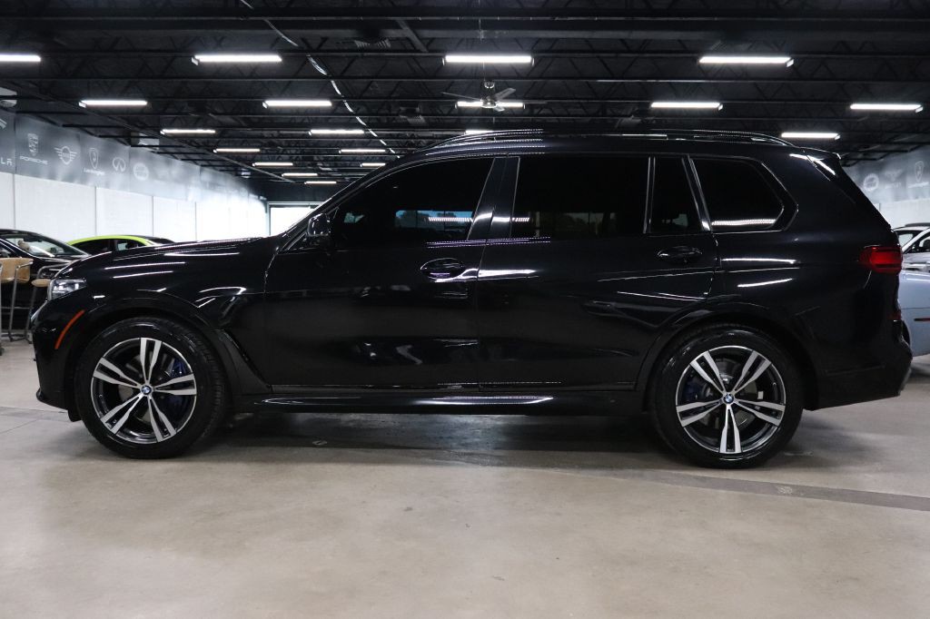 2021 BMW X7 Image 2