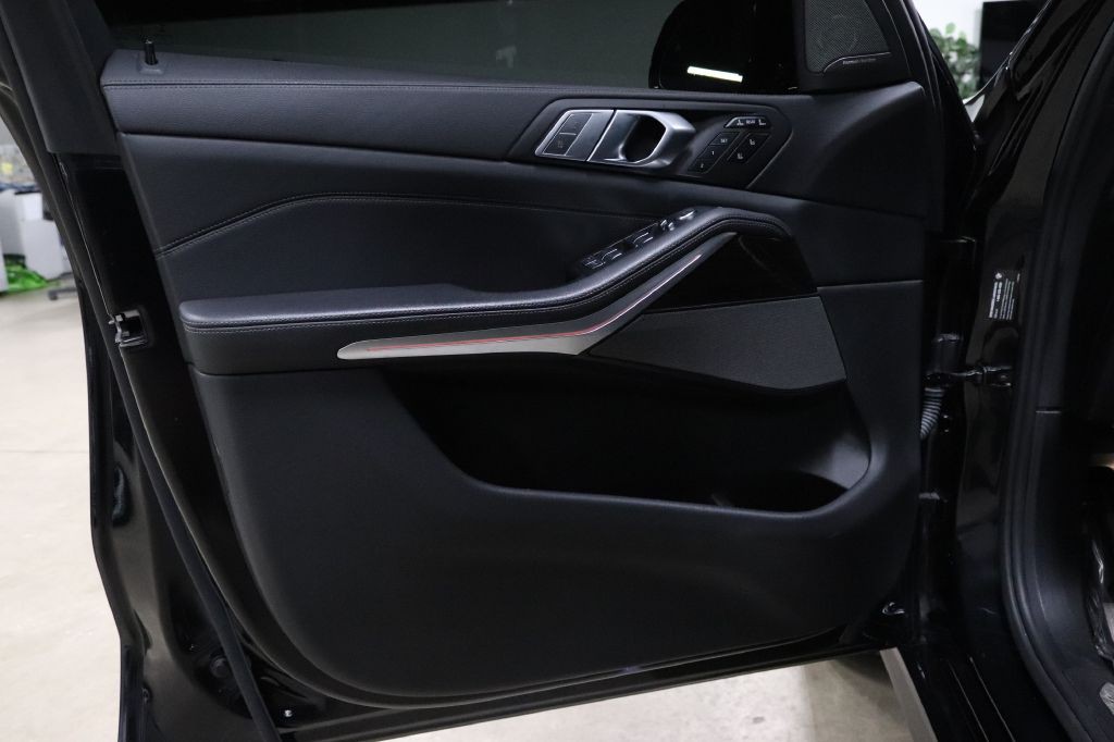 2021 BMW X7 Image 9