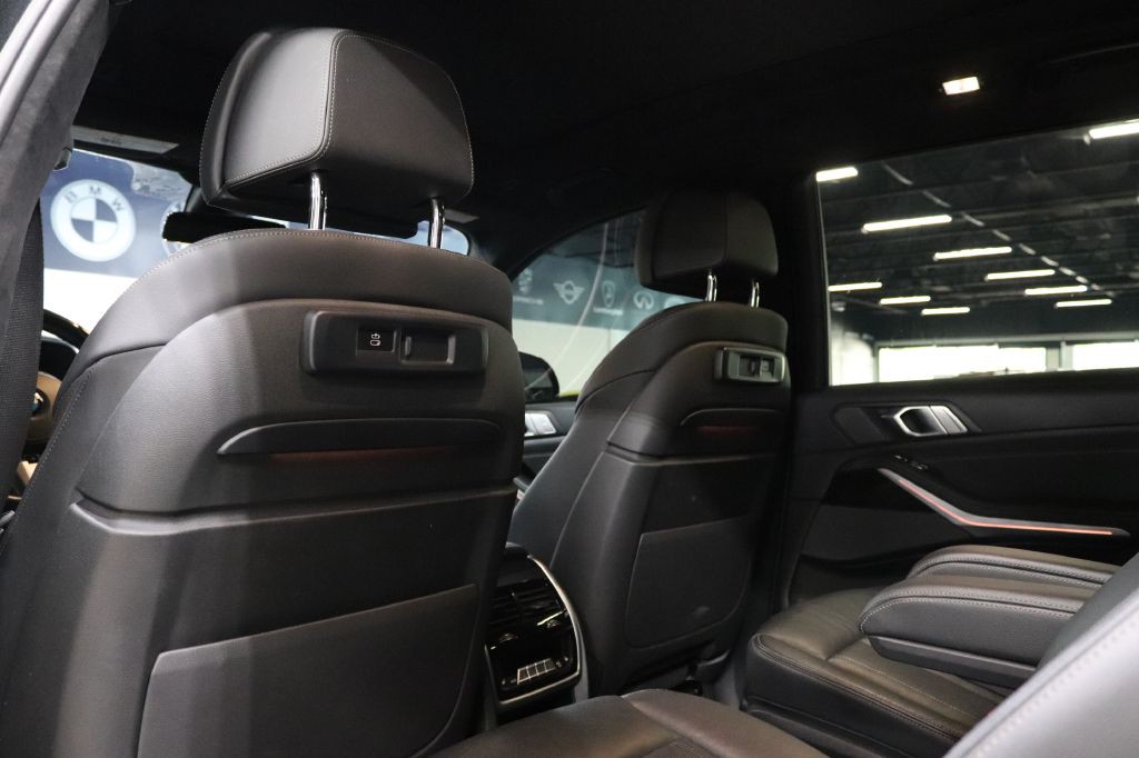 2021 BMW X7 Image 22