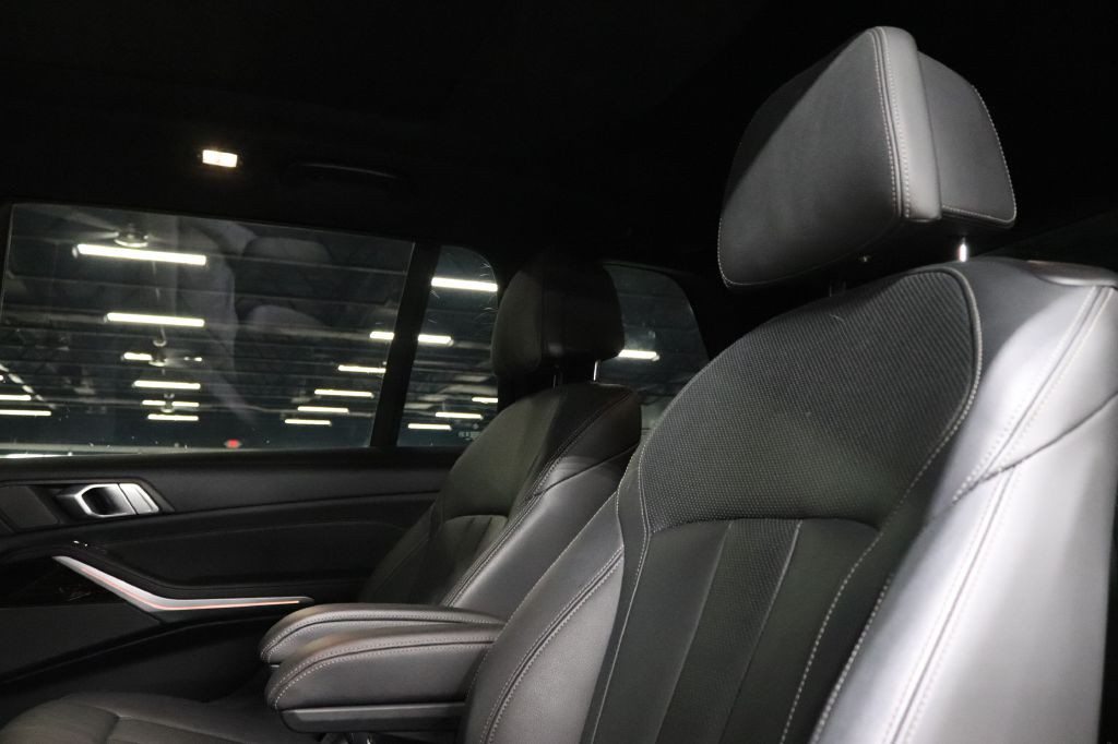 2021 BMW X7 Image 23