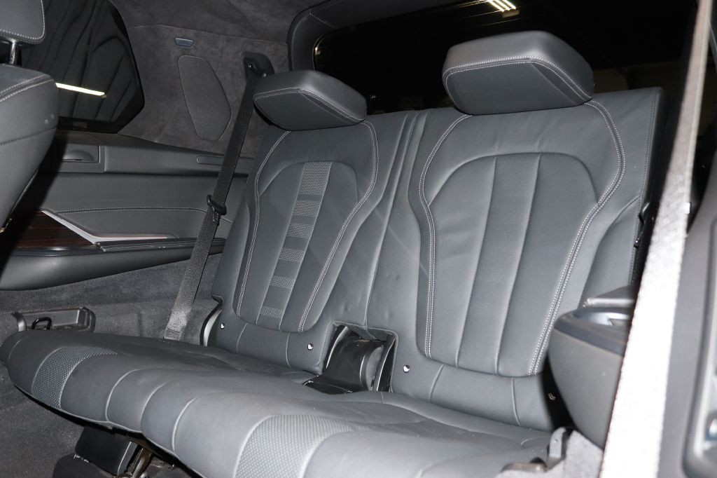 2021 BMW X7 Image 24