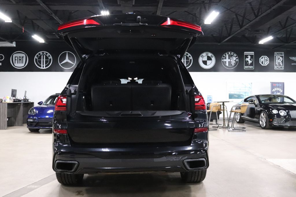 2021 BMW X7 Image 25