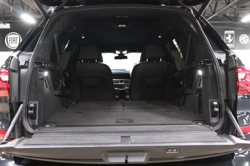 2021 BMW X7 Image 28