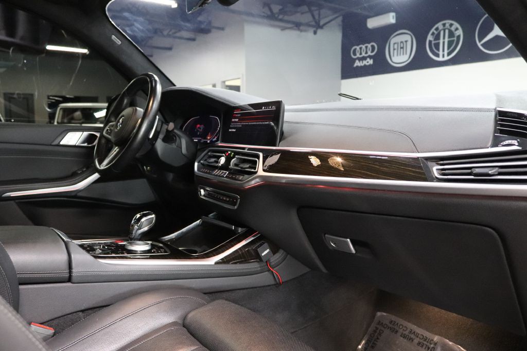 2021 BMW X7 Image 34