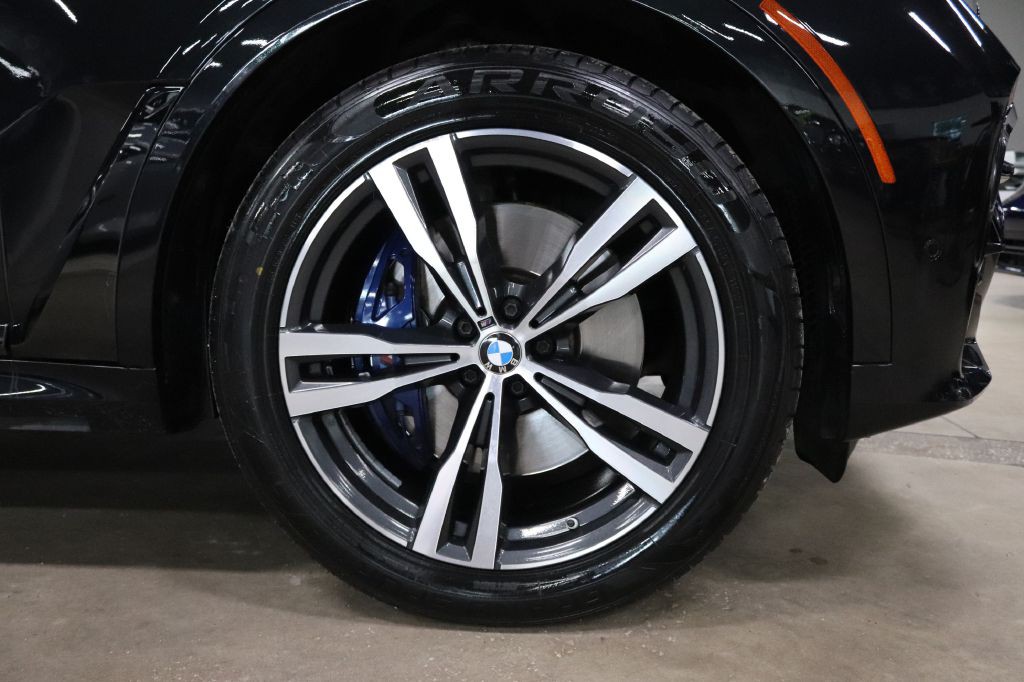 2021 BMW X7 Image 40