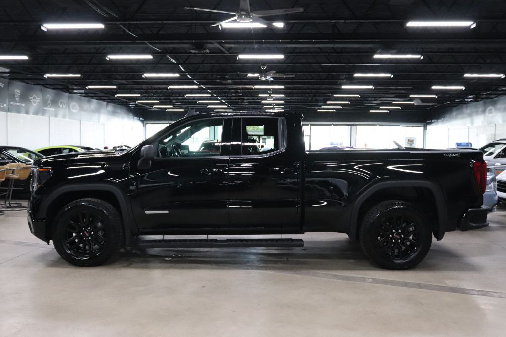 2023 GMC Sierra Image 2