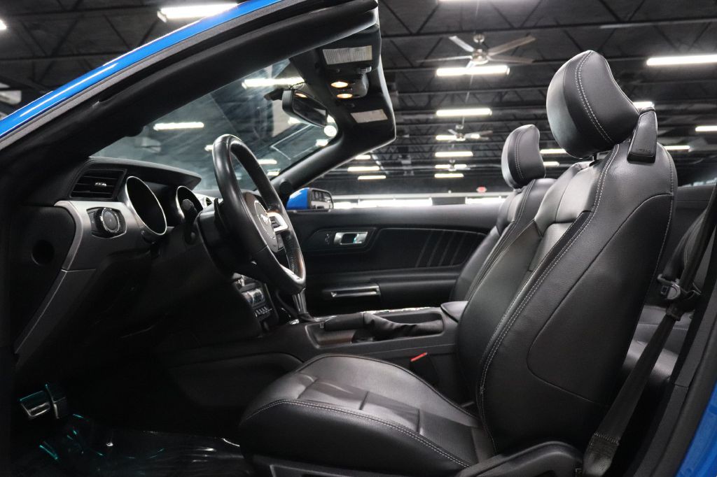 2019 Ford Mustang Image 18