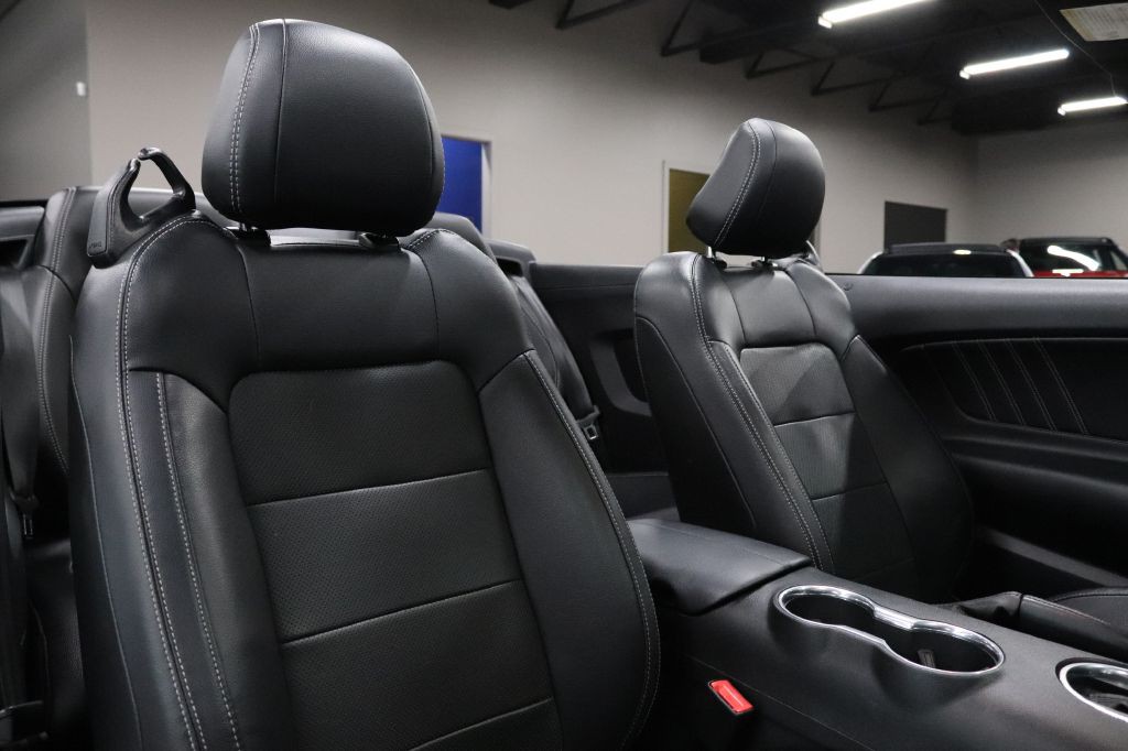 2019 Ford Mustang Image 24