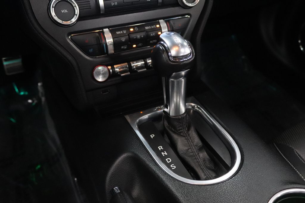 2019 Ford Mustang Image 31