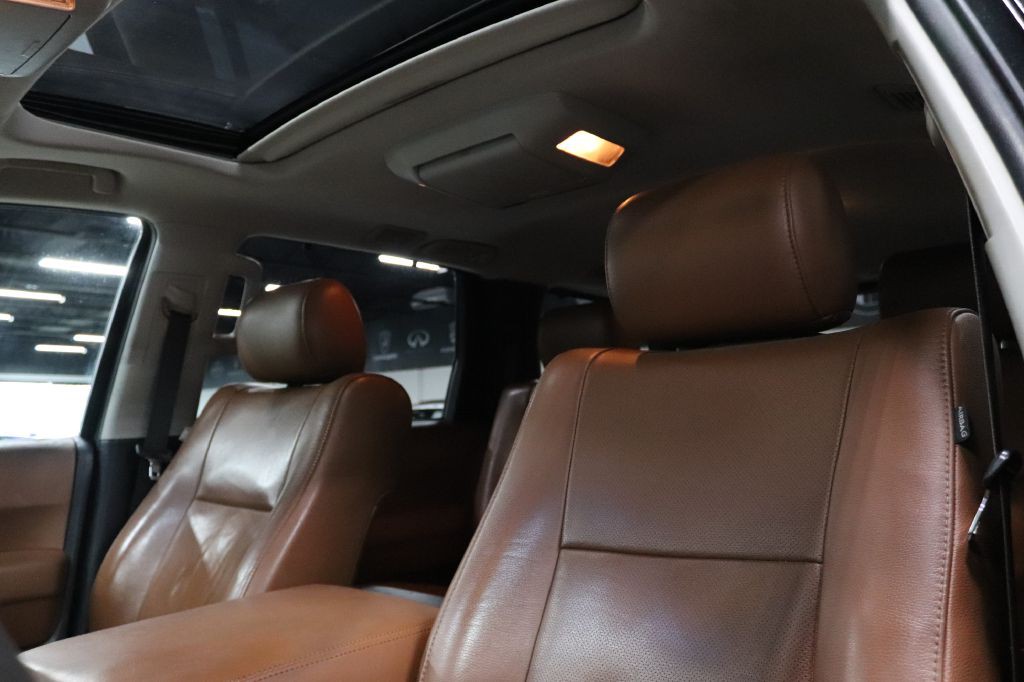 2014 Toyota Sequoia Image 11