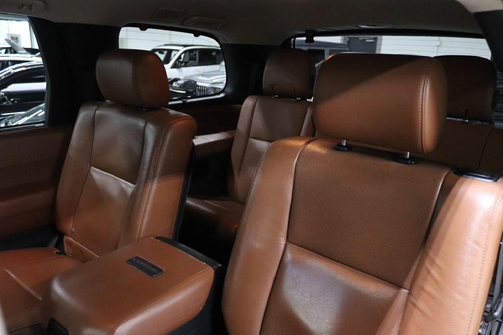 2014 Toyota Sequoia Image 15