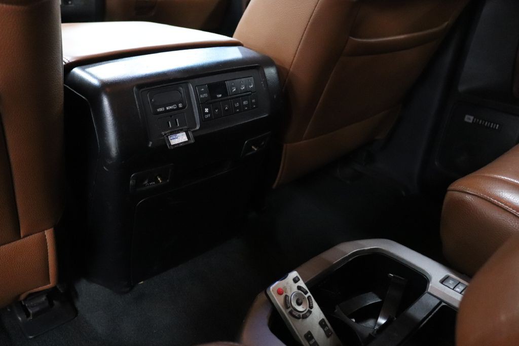2014 Toyota Sequoia Image 17