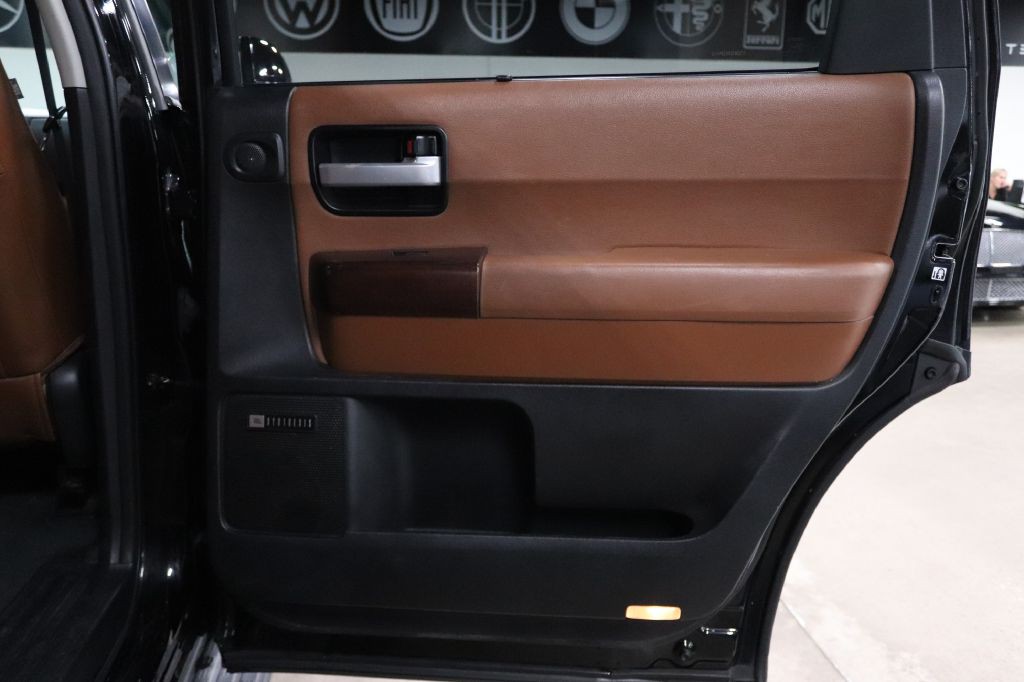 2014 Toyota Sequoia Image 19