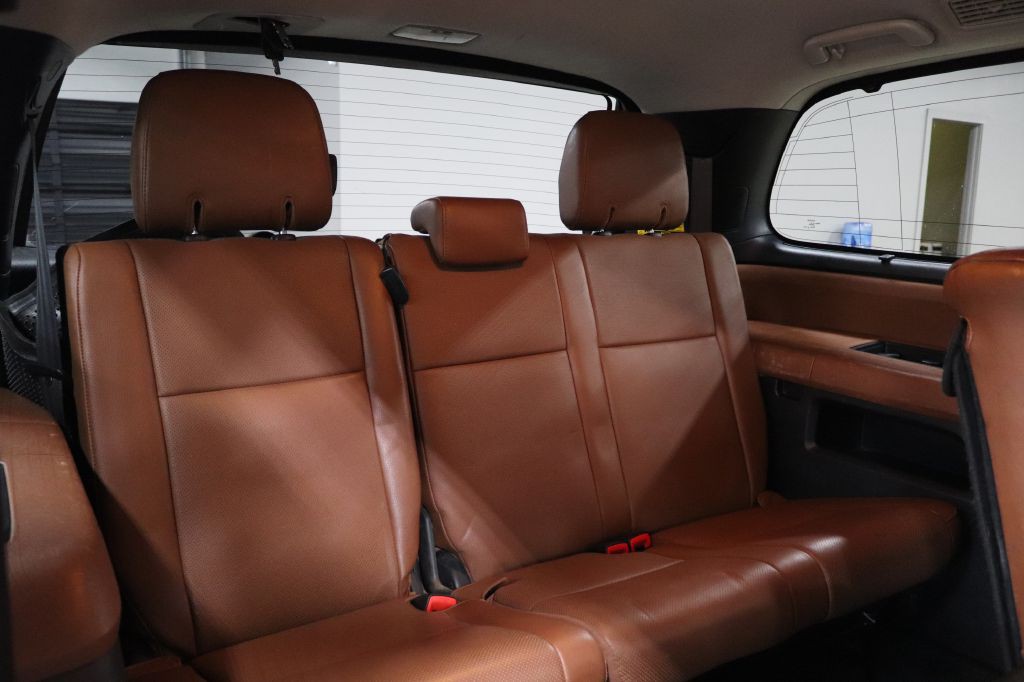 2014 Toyota Sequoia Image 23