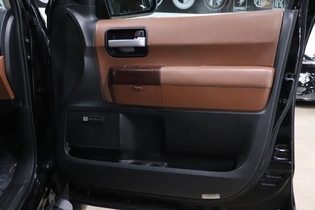 2014 Toyota Sequoia Image 24