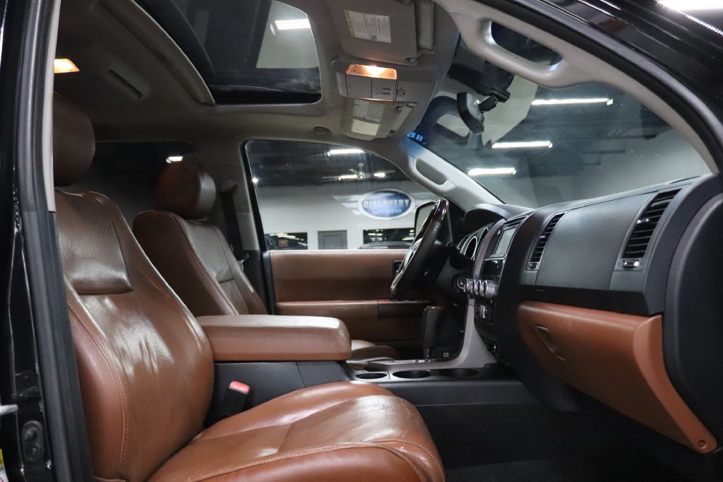 2014 Toyota Sequoia Image 25