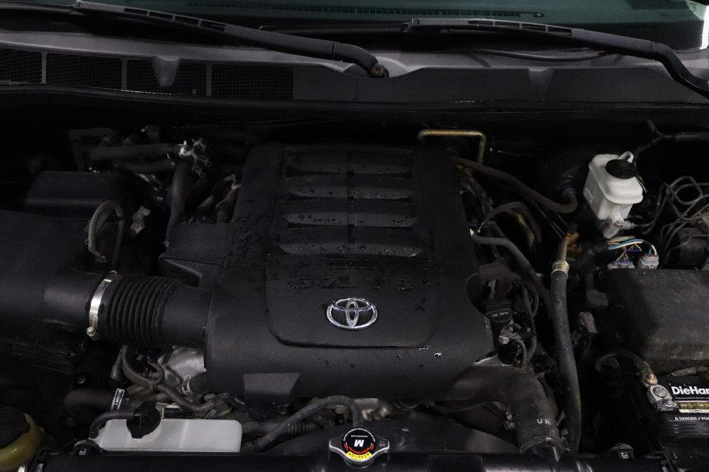 2014 Toyota Sequoia Image 28