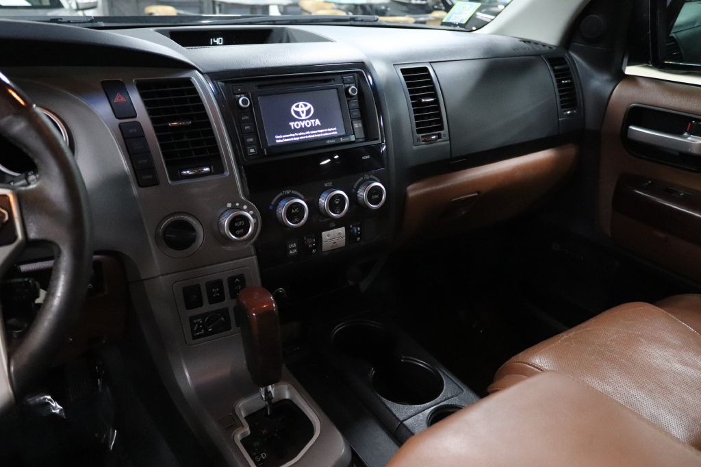 2014 Toyota Sequoia Image 32