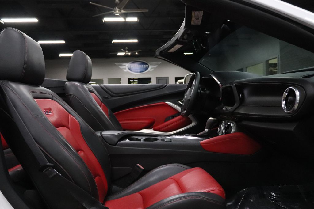 2016 Chevrolet Camaro Image 21