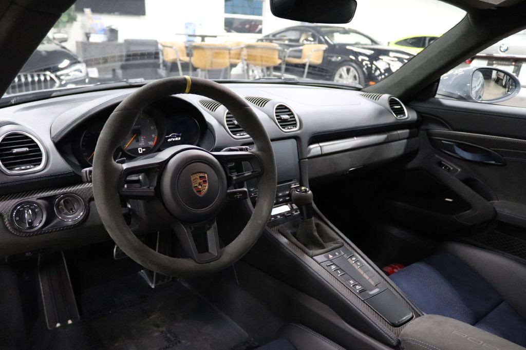 2023 Porsche Cayman Image 16