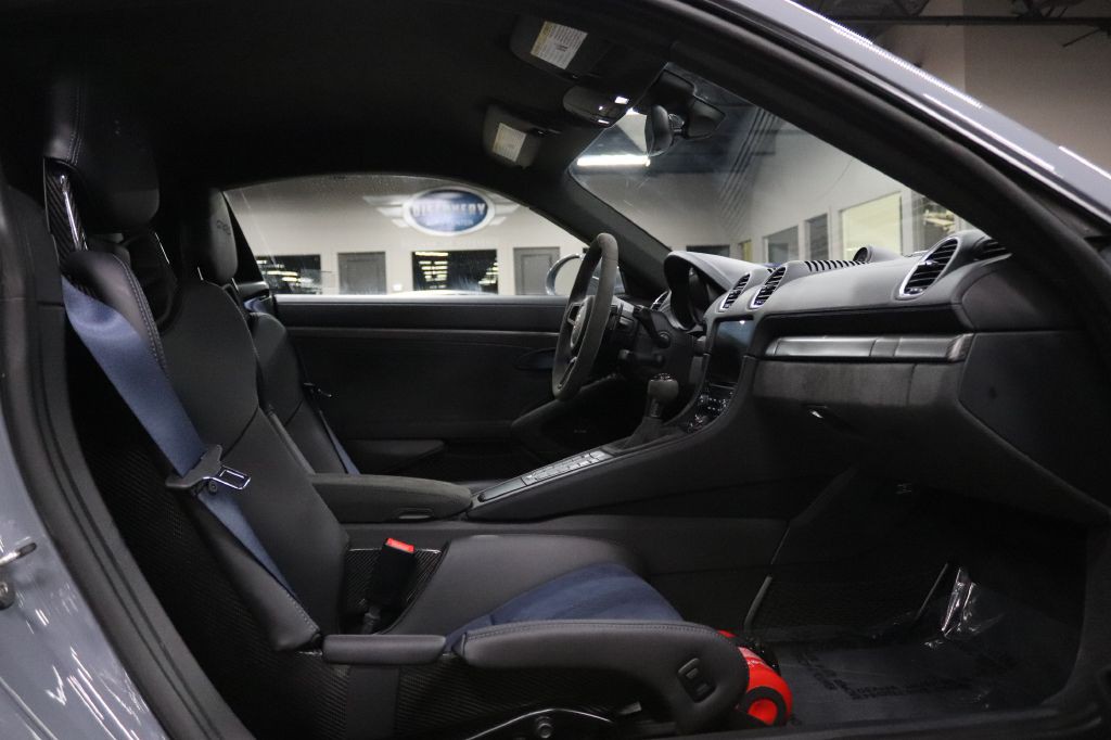 2023 Porsche Cayman Image 18