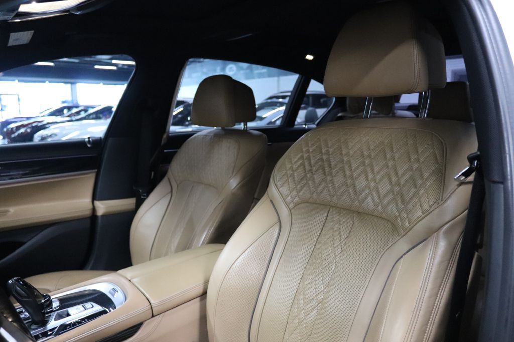 2017 BMW 7 Series Image 11