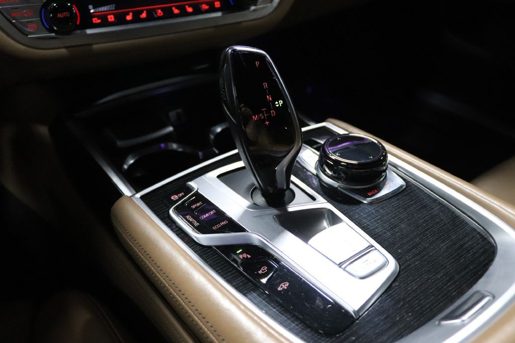 2017 BMW 7 Series Image 18