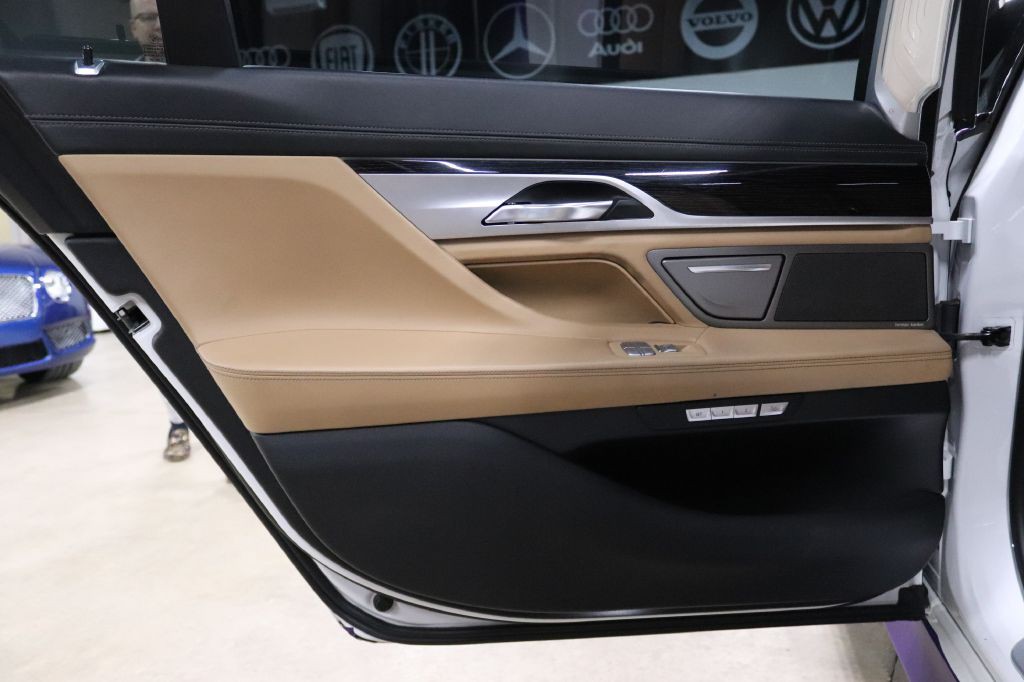2017 BMW 7 Series Image 22