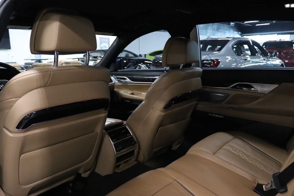 2017 BMW 7 Series Image 23