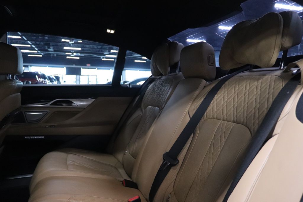 2017 BMW 7 Series Image 24