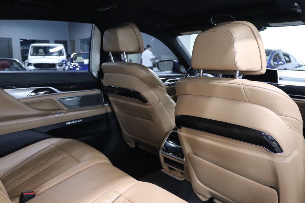 2017 BMW 7 Series Image 29