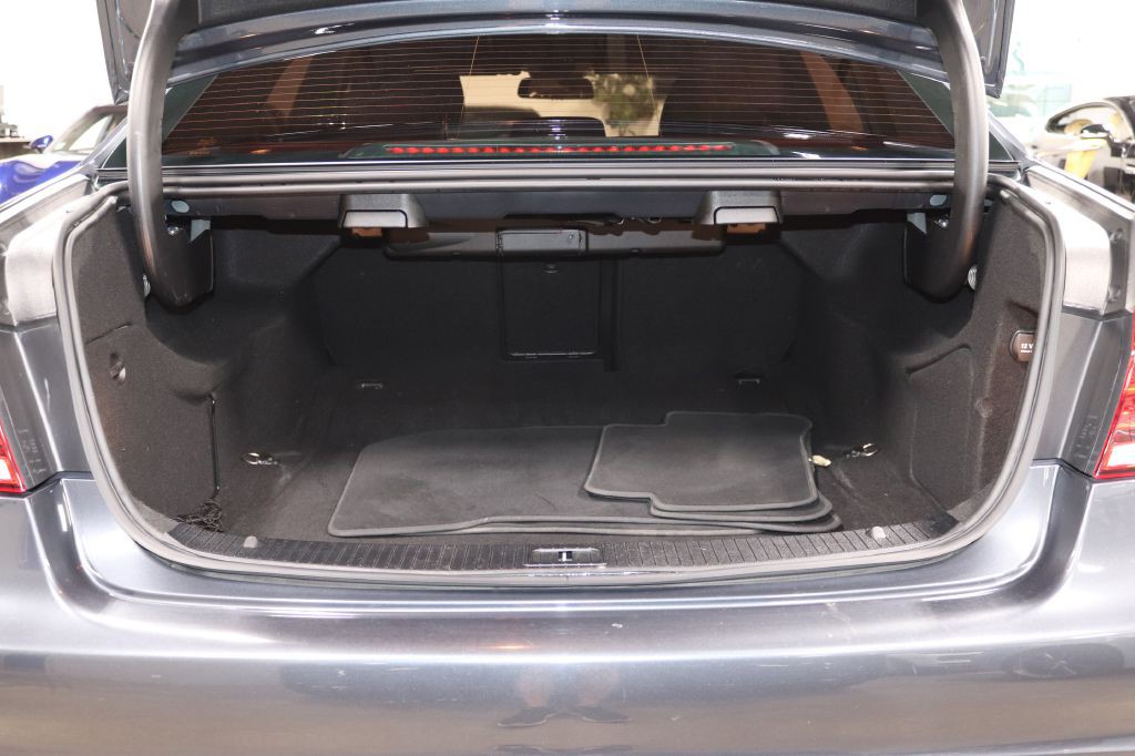 2016 Mercedes-Benz E-Class Image 21