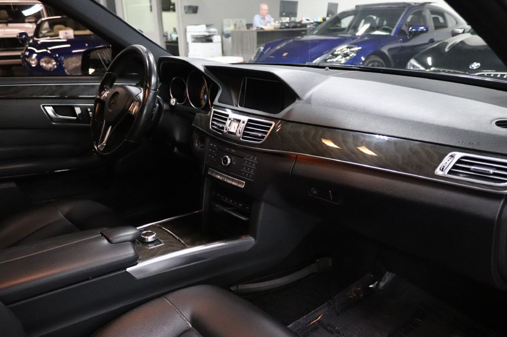 2016 Mercedes-Benz E-Class Image 26