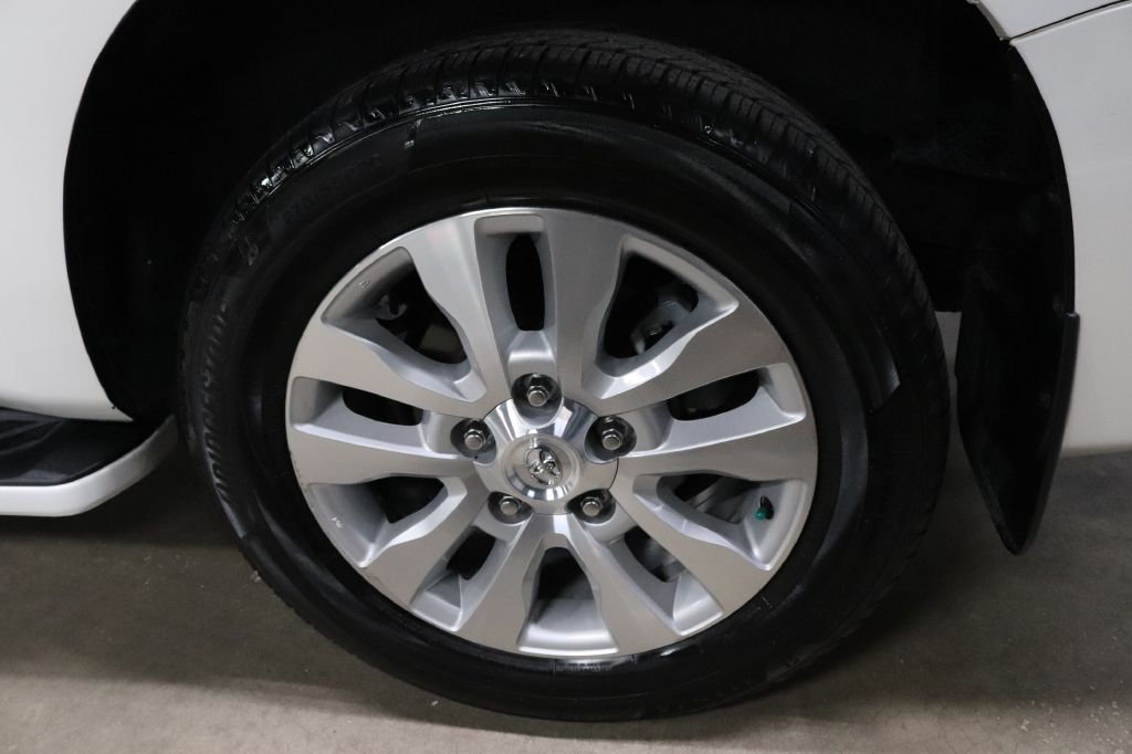 2021 Toyota Sequoia Image 23