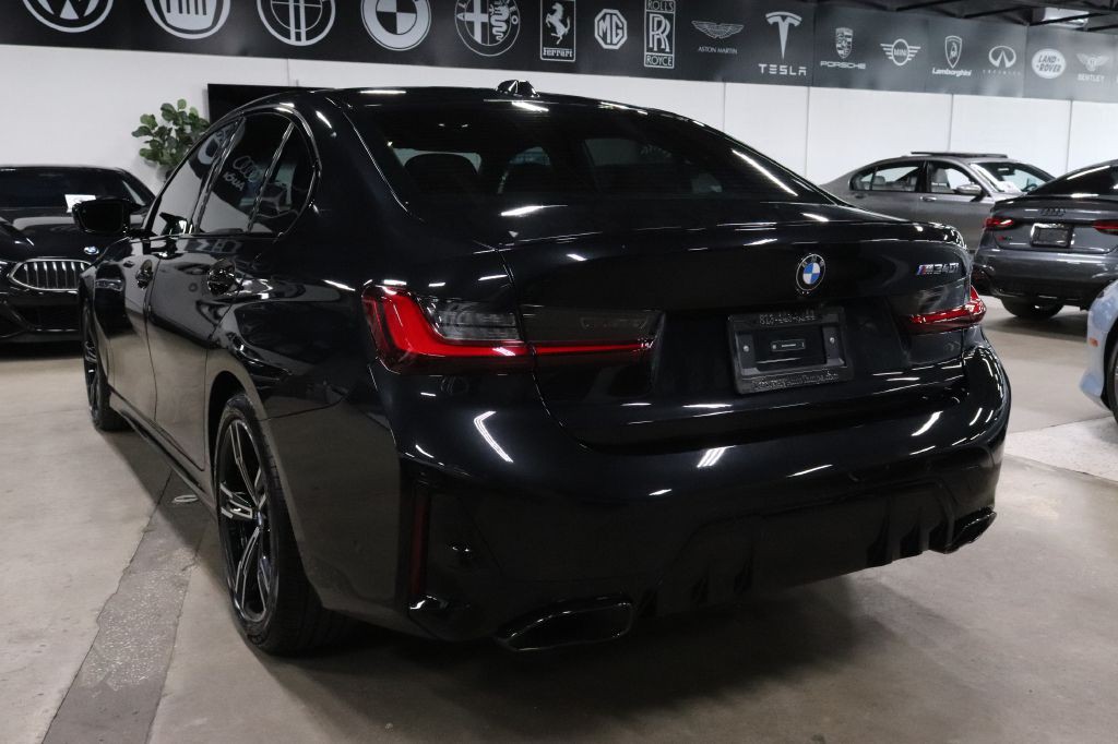 2023 BMW 3 Series Image 3