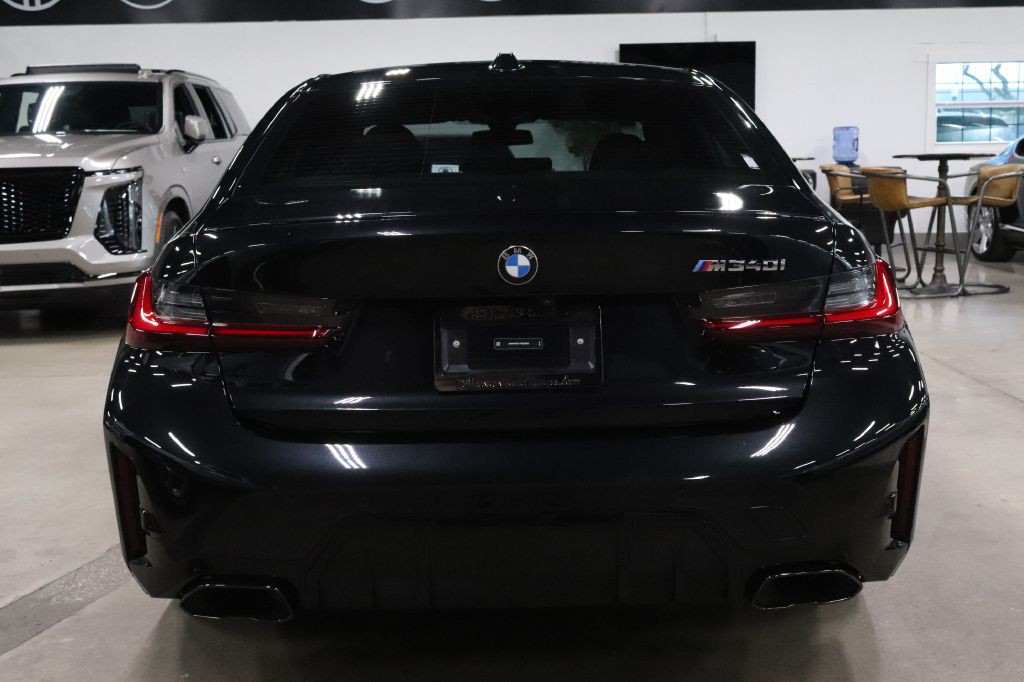 2023 BMW 3 Series Image 4