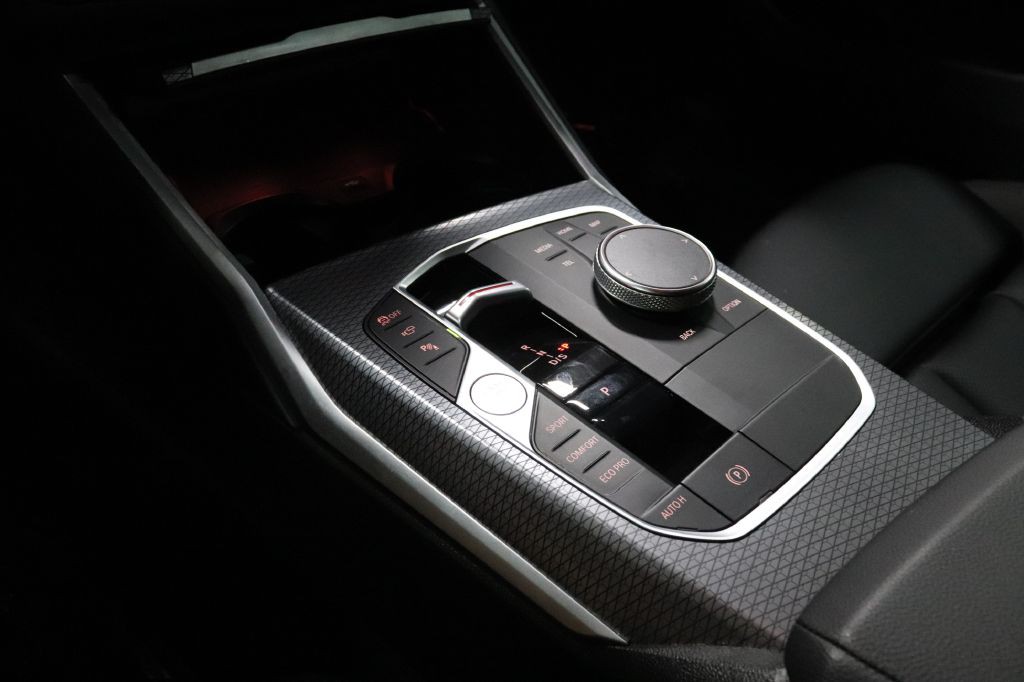 2023 BMW 3 Series Image 18