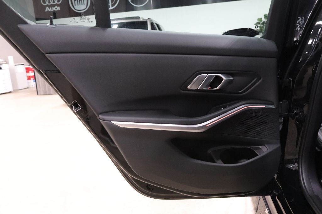 2023 BMW 3 Series Image 21