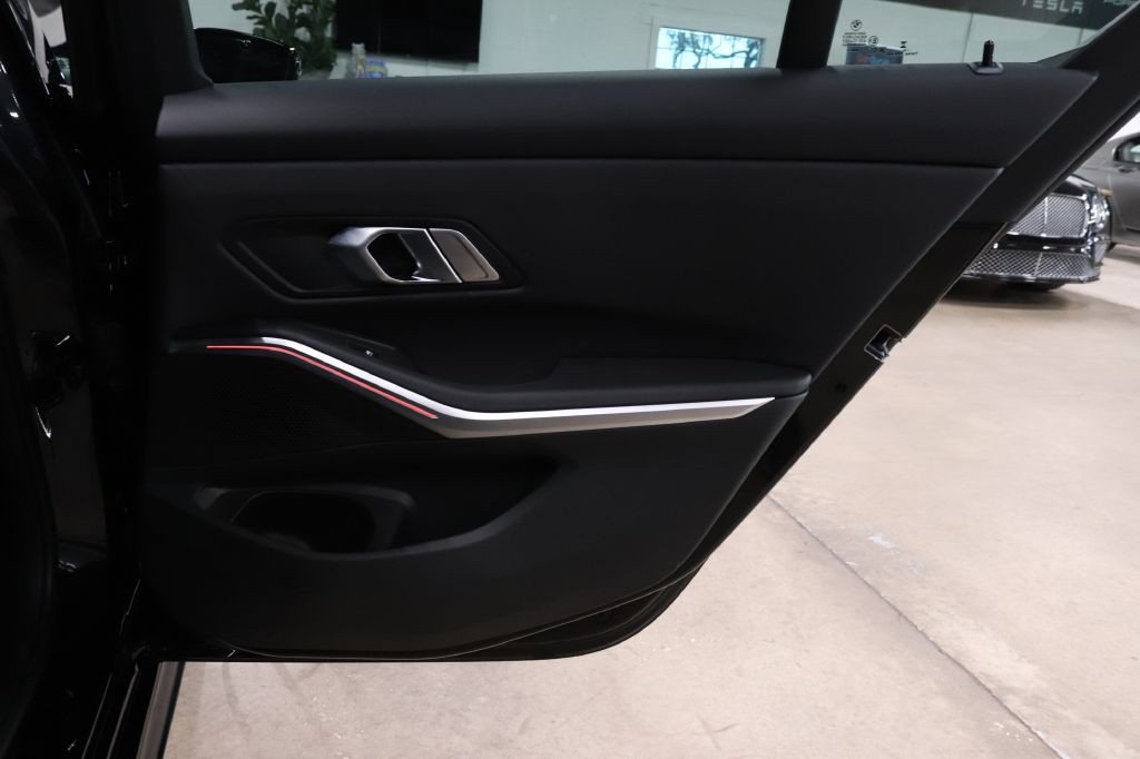 2023 BMW 3 Series Image 26